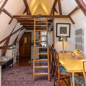 Singel Bed & Breakfast